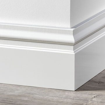 Renaissance plinten in klassiek interieur